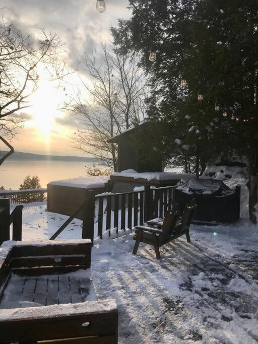 Om Chalet 2 Avec Spa Et Foyer Borde Du Fleuve St-Pierre-de-l'Île-d'Orléans Extérieur photo