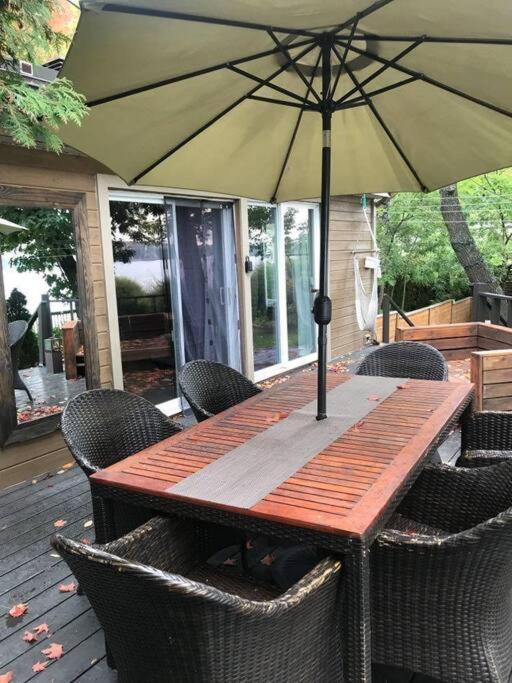 Om Chalet 2 Avec Spa Et Foyer Borde Du Fleuve St-Pierre-de-l'Île-d'Orléans Extérieur photo